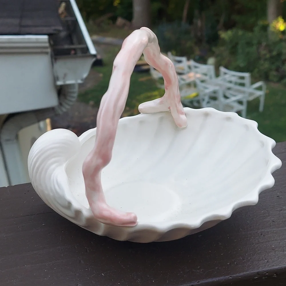 Vintage Fitz and Floyd White Ceramic Shell Basket Holder Display